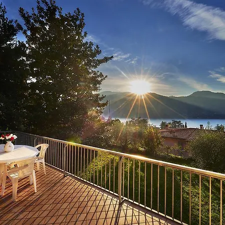 Holiday Santini Lierna
